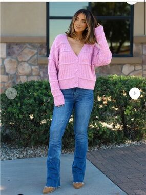 Cozy V-Neck Chunky Pink Cardigan Sweater